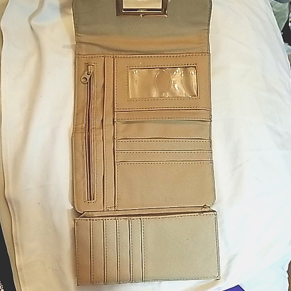 Liz Claiborne Wallet - Picture 4 of 4